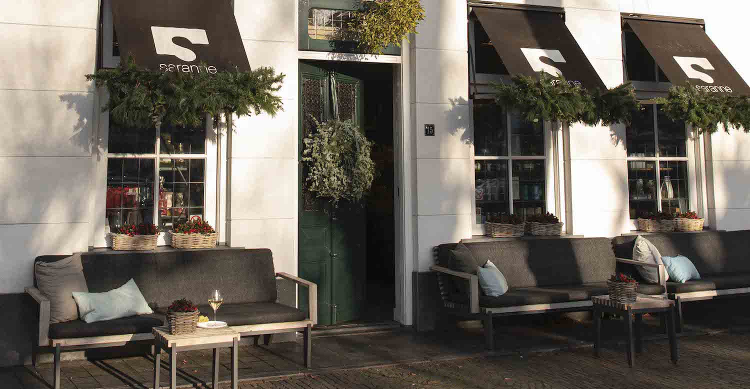 Terras in kerstsfeer bij Saranne